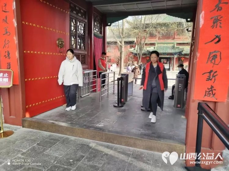 春节不打烊｜长治市义工协会组织志愿者春节7天坚守暖心护航潞安府城隍庙上党门用心用情服务每一位游客 - 第10张