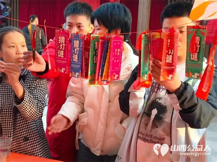 志愿红暖新春！忻州阳光爱心公益团队志愿者主动放弃春节假期在忻州云中河景区志愿坚守非遗摊位暖心服务不打烊 - 第2张