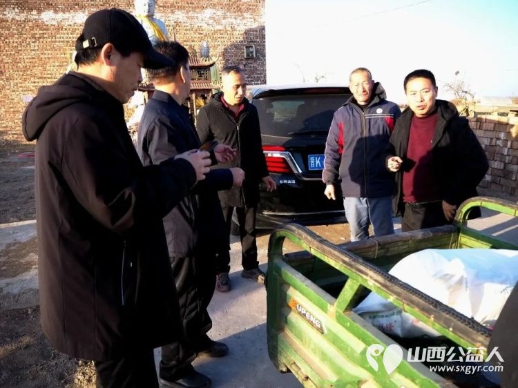 2026年2月11日介休市佛教协会到绵山镇大靳村慰问因病致贫的四户特困家庭在张兰镇下梁村慰问9户贫困家庭送上生活物资 - 第1张