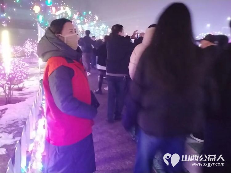 阳泉市义工联合会组织义工护航2026桃河灯会正月十四---十六在桃河公园新泉桥---五渡湿地公园段值守开展秩序维护路线指引文明劝导等服务 - 第8张