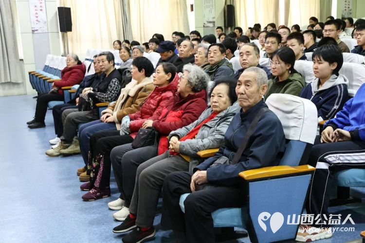 薪火相传雷锋志躬身力行五中人 | 太原五中“吾衷”志愿五中活动邀请山西省雷锋宣讲团田艳红、曹继红为师生带来一堂有温度有深度有力量的思政大课 - 第6张