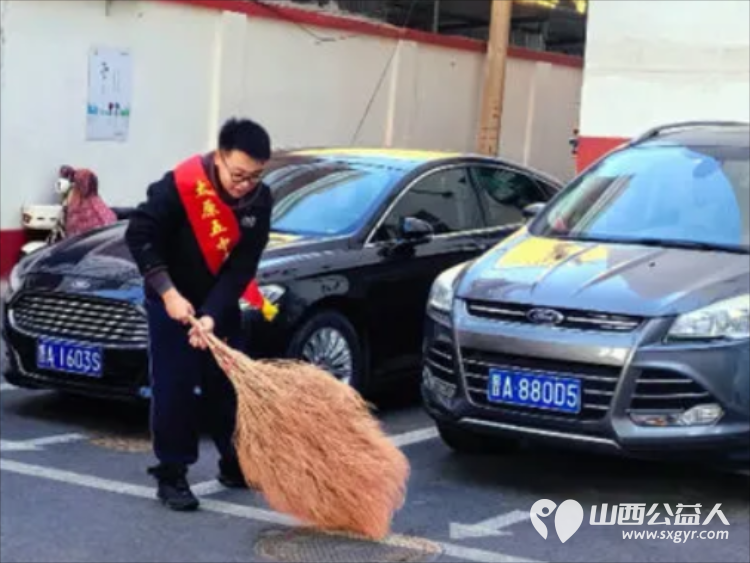 薪火相传雷锋志躬身力行五中人 | 太原五中“吾衷”志愿五中志愿者们开展环境卫生清洁行动擦洗宣传栏清理卫生死角清扫楼道院落 - 第9张 - 山西公益人 薪火相传雷锋志躬身力行五中人 | 太原五中“吾衷”志愿五中志愿者们开展环境卫生清洁行动擦洗宣传栏清理卫生死角清扫楼道院落 - 第9张