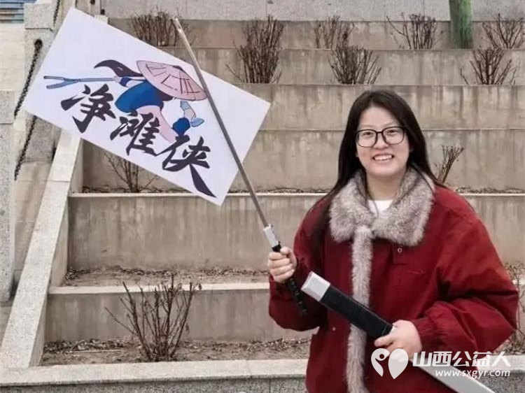 寒冬暖行文水净滩侠坚守文峪河以志愿之力护一湾澄澈 文水县爱心帮扶志愿者协会的净滩侠不畏严寒踏雪前行用双手清理岸线垃圾用坚守守护母亲河的洁净 - 第4张