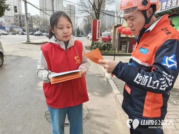 3.5学习雷锋纪念日系列活动让爱满溢社区 吕梁市离石区青年志愿者协会联合尉汾路社区携手多家爱心支持单位精心策划开展了形式多样的雷锋日主题活动 - 第16张