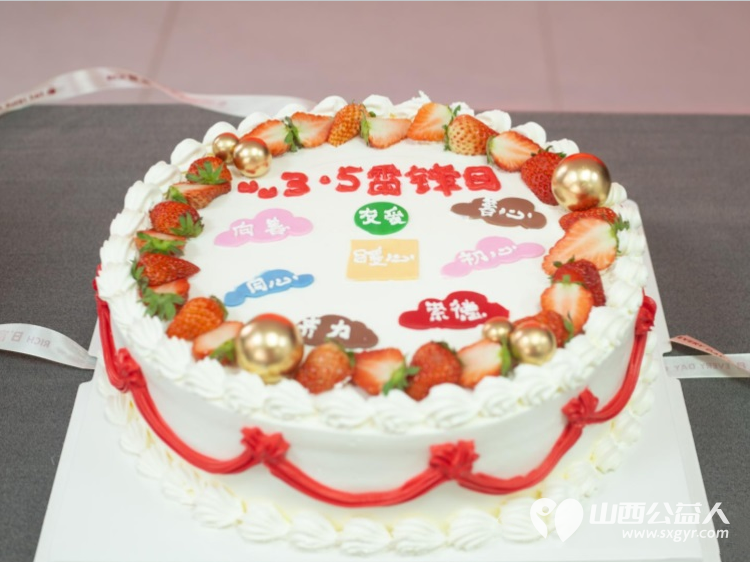 3.5学习雷锋纪念日系列活动让爱满溢社区 吕梁市离石区青年志愿者协会联合尉汾路社区携手多家爱心支持单位精心策划开展了形式多样的雷锋日主题活动 - 第12张