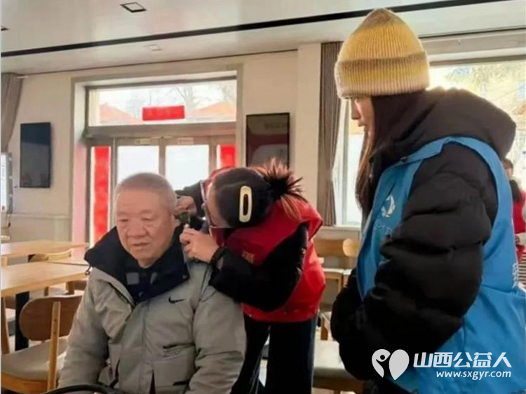 雷锋精神伴我行便民义诊惠万家 晋城市东街街道社工站联动多方爱心资源开展学雷锋志愿服务活动把暖心服务送到居民家门口让志愿温情充盈社区角落 - 第7张 - 山西公益人 雷锋精神伴我行便民义诊惠万家 晋城市东街街道社工站联动多方爱心资源开展学雷锋志愿服务活动把暖心服务送到居民家门口让志愿温情充盈社区角落 - 第7张