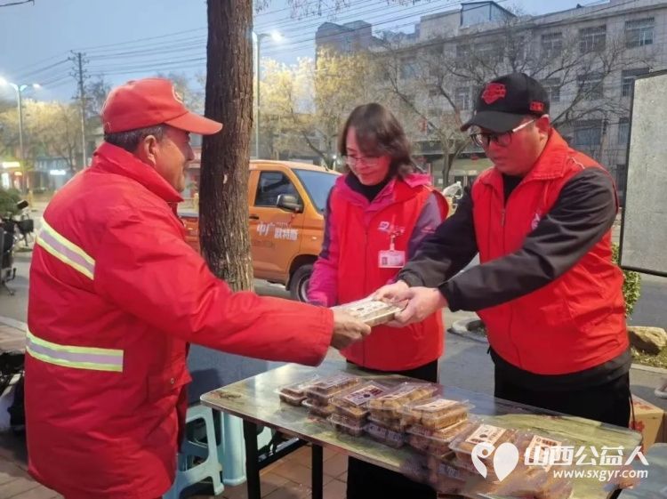 爱心早餐暖盐湖春风化雨志愿行 盐湖区志愿者协会的爱心早餐在元宵佳节和学雷锋纪念日迎来了春天的第一缕温暖这不仅仅是简单的早餐发放更是对环卫工人和所有城市劳动者的深情致敬 - 第5张 - 山西公益人 爱心早餐暖盐湖春风化雨志愿行 盐湖区志愿者协会的爱心早餐在元宵佳节和学雷锋纪念日迎来了春天的第一缕温暖这不仅仅是简单的早餐发放更是对环卫工人和所有城市劳动者的深情致敬 - 第5张