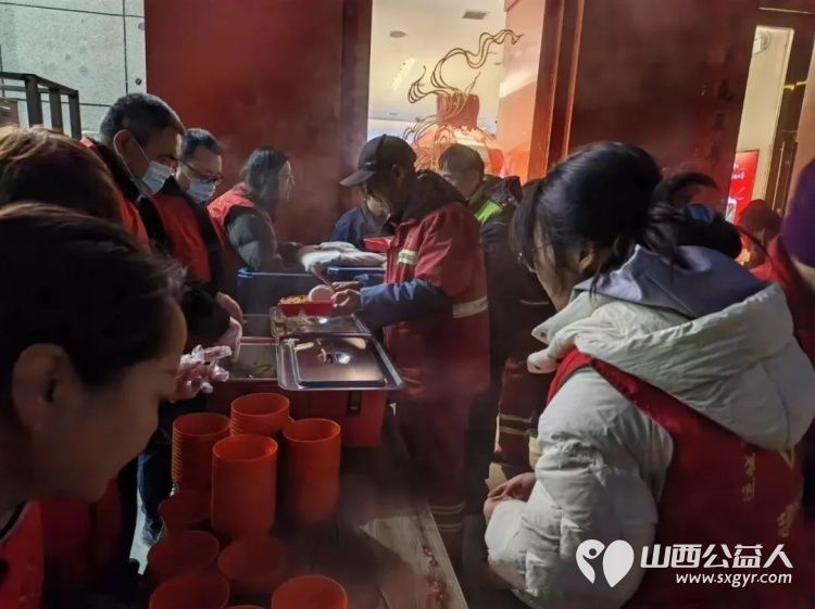 爱心早餐暖盐湖春风化雨志愿行 盐湖区志愿者协会的爱心早餐在元宵佳节和学雷锋纪念日迎来了春天的第一缕温暖这不仅仅是简单的早餐发放更是对环卫工人和所有城市劳动者的深情致敬 - 第17张 - 山西公益人 爱心早餐暖盐湖春风化雨志愿行 盐湖区志愿者协会的爱心早餐在元宵佳节和学雷锋纪念日迎来了春天的第一缕温暖这不仅仅是简单的早餐发放更是对环卫工人和所有城市劳动者的深情致敬 - 第17张