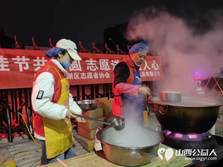 爱心早餐暖盐湖春风化雨志愿行 盐湖区志愿者协会的爱心早餐在元宵佳节和学雷锋纪念日迎来了春天的第一缕温暖这不仅仅是简单的早餐发放更是对环卫工人和所有城市劳动者的深情致敬 - 第9张 - 山西公益人 爱心早餐暖盐湖春风化雨志愿行 盐湖区志愿者协会的爱心早餐在元宵佳节和学雷锋纪念日迎来了春天的第一缕温暖这不仅仅是简单的早餐发放更是对环卫工人和所有城市劳动者的深情致敬 - 第9张