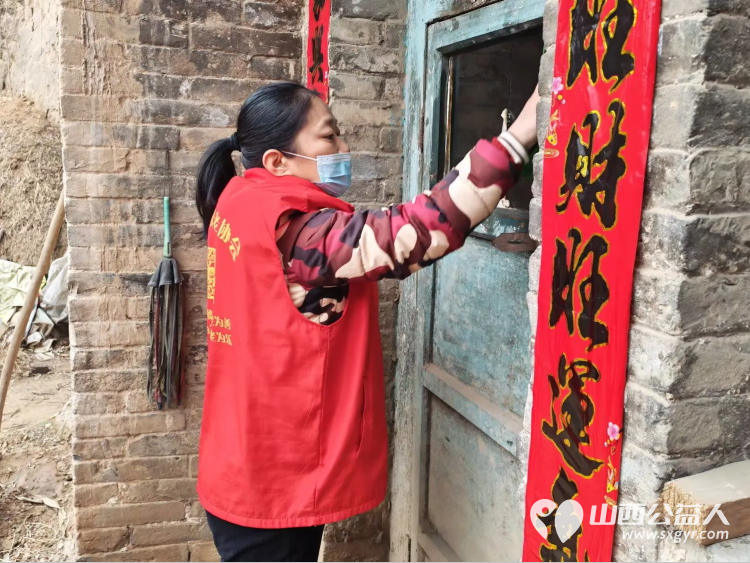 介休市敬老协会孝善行之敬老爱老助老活动走进张兰镇仙台村入户81岁黄兆其老人家为老人打扫室内外卫生洗漱做饭包饺子 - 第3张