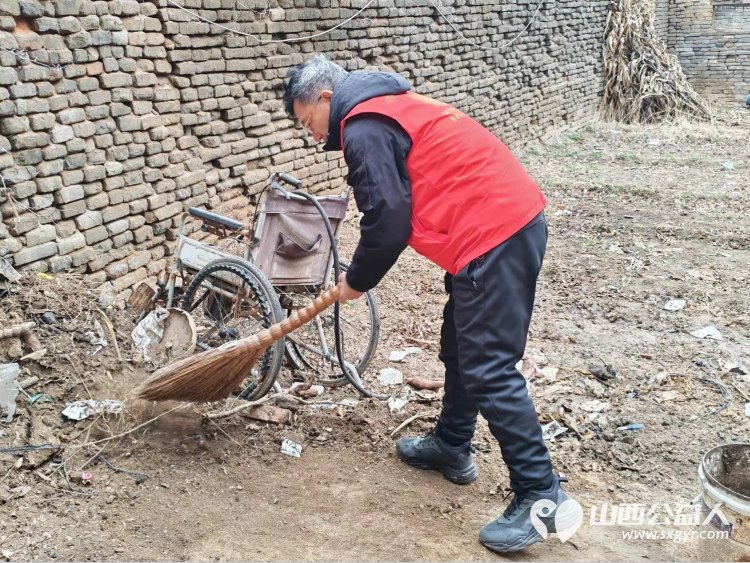 介休市敬老协会孝善行之敬老爱老助老活动走进张兰镇仙台村入户81岁黄兆其老人家为老人打扫室内外卫生洗漱做饭包饺子 - 第11张