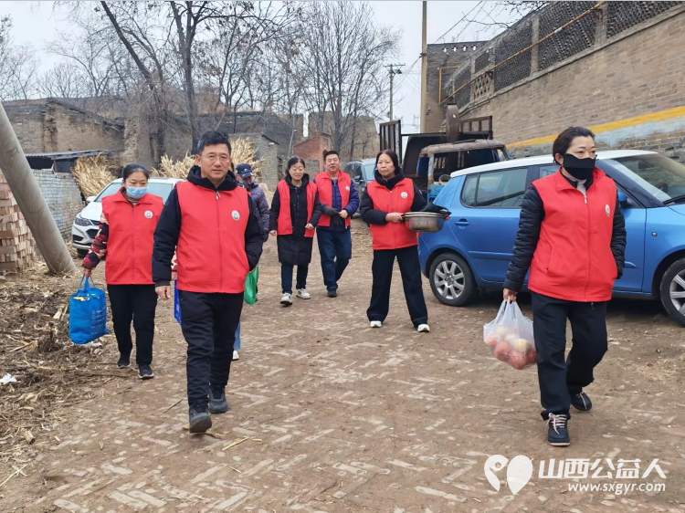 介休市敬老协会孝善行之敬老爱老助老活动走进张兰镇仙台村入户81岁黄兆其老人家为老人打扫室内外卫生洗漱做饭包饺子 - 第2张