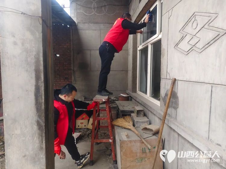 介休市敬老协会敬老志愿者入户张兰镇仙台村84岁赵增凤老人家为老人打扫室内外卫生洗漱做饭包饺子 - 第5张