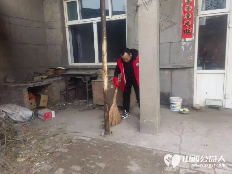 介休市敬老协会敬老志愿者入户张兰镇仙台村84岁赵增凤老人家为老人打扫室内外卫生洗漱做饭包饺子 - 第18张