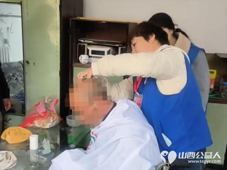 长治市小雨点公益志愿者协会组织志愿者走进长子县南陈镇西北陈村看望残疾孤寡老人 - 第3张 - 山西公益人 长治市小雨点公益志愿者协会组织志愿者走进长子县南陈镇西北陈村看望残疾孤寡老人 - 第3张