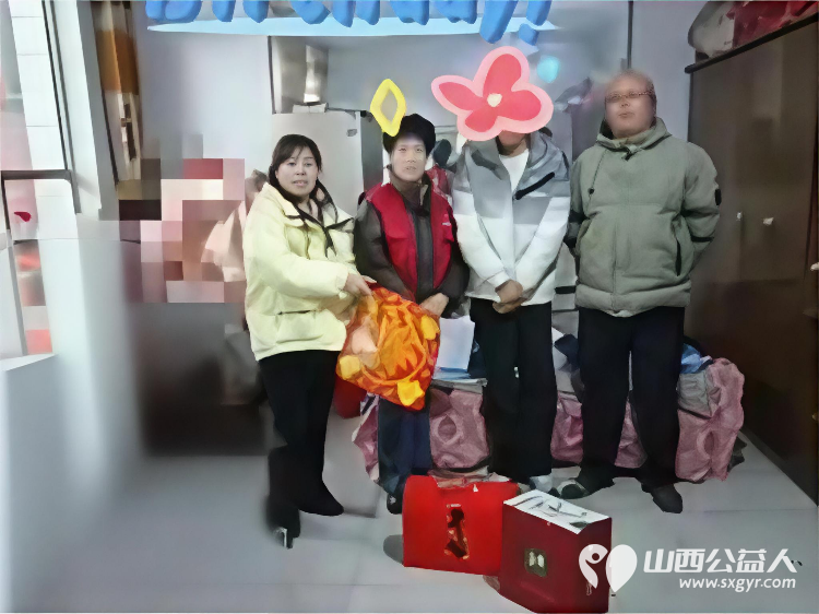 岁寒情深爱心同行 ‖ 长治手牵手帮扶中心各区县团队开展新春送温暖公益行动资助困难孩子牛奶161箱干果礼包161件奖状收纳盒127个捐赠合计27055元物资 - 第3张 - 山西公益人 岁寒情深爱心同行 ‖ 长治手牵手帮扶中心各区县团队开展新春送温暖公益行动资助困难孩子牛奶161箱干果礼包161件奖状收纳盒127个捐赠合计27055元物资 - 第3张