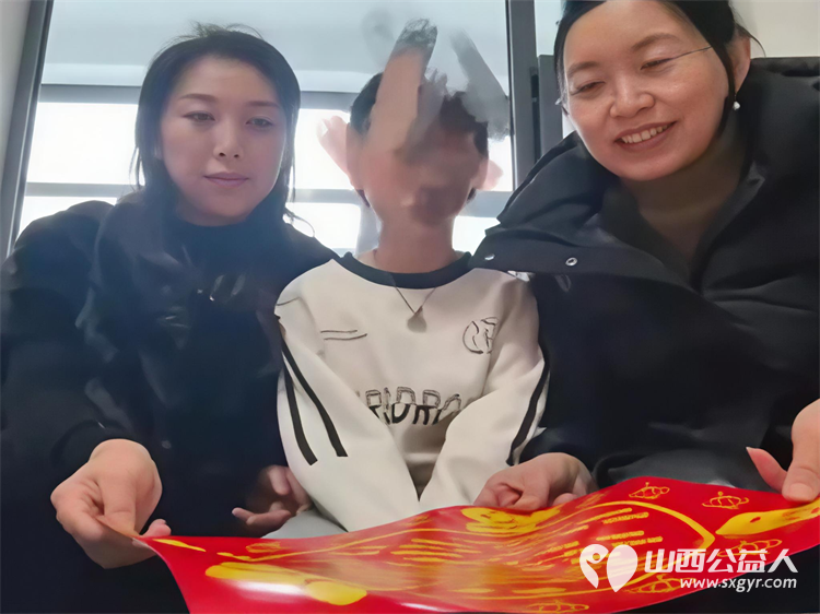 岁寒情深爱心同行 ‖ 长治手牵手帮扶中心各区县团队开展新春送温暖公益行动资助困难孩子牛奶161箱干果礼包161件奖状收纳盒127个捐赠合计27055元物资 - 第9张 - 山西公益人 岁寒情深爱心同行 ‖ 长治手牵手帮扶中心各区县团队开展新春送温暖公益行动资助困难孩子牛奶161箱干果礼包161件奖状收纳盒127个捐赠合计27055元物资 - 第9张