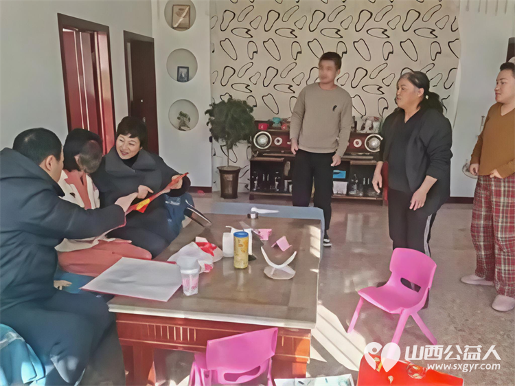 岁寒情深爱心同行 ‖ 长治手牵手帮扶中心各区县团队开展新春送温暖公益行动资助困难孩子牛奶161箱干果礼包161件奖状收纳盒127个捐赠合计27055元物资 - 第13张 - 山西公益人 岁寒情深爱心同行 ‖ 长治手牵手帮扶中心各区县团队开展新春送温暖公益行动资助困难孩子牛奶161箱干果礼包161件奖状收纳盒127个捐赠合计27055元物资 - 第13张