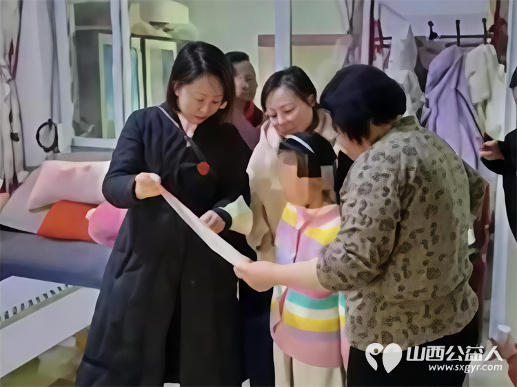 岁寒情深爱心同行 ‖ 长治手牵手帮扶中心各区县团队开展新春送温暖公益行动资助困难孩子牛奶161箱干果礼包161件奖状收纳盒127个捐赠合计27055元物资 - 第35张 - 山西公益人 岁寒情深爱心同行 ‖ 长治手牵手帮扶中心各区县团队开展新春送温暖公益行动资助困难孩子牛奶161箱干果礼包161件奖状收纳盒127个捐赠合计27055元物资 - 第35张