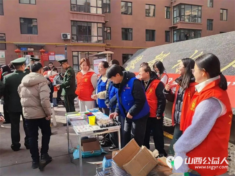 长治市上党区义工协会组织志愿者在城南社区开展便民服务反诈宣传健康宣传垃圾分类展示环境清洁绿植兑换爱心义剪等志愿服务一起传承雷锋精神奉献爱心 - 第2张 - 山西公益人 长治市上党区义工协会组织志愿者在城南社区开展便民服务反诈宣传健康宣传垃圾分类展示环境清洁绿植兑换爱心义剪等志愿服务一起传承雷锋精神奉献爱心 - 第2张