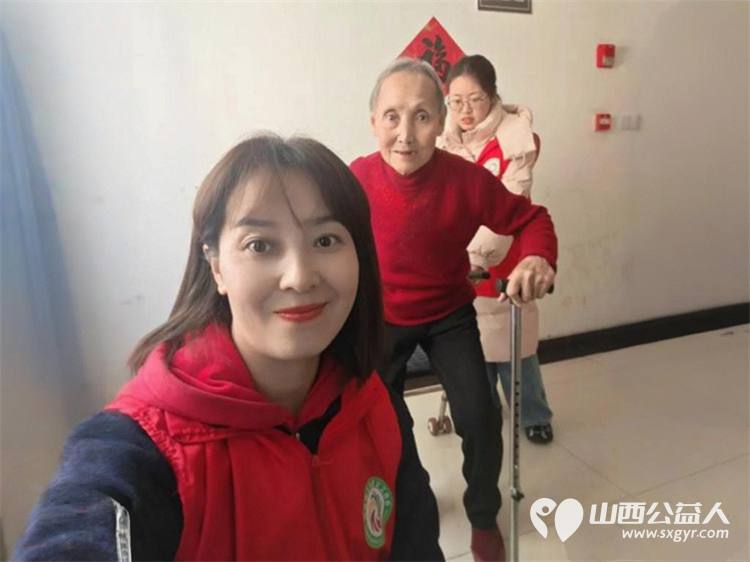 长治市上党区义工协会组织志愿者在城南社区开展便民服务反诈宣传健康宣传垃圾分类展示环境清洁绿植兑换爱心义剪等志愿服务一起传承雷锋精神奉献爱心 - 第7张 - 山西公益人 长治市上党区义工协会组织志愿者在城南社区开展便民服务反诈宣传健康宣传垃圾分类展示环境清洁绿植兑换爱心义剪等志愿服务一起传承雷锋精神奉献爱心 - 第7张