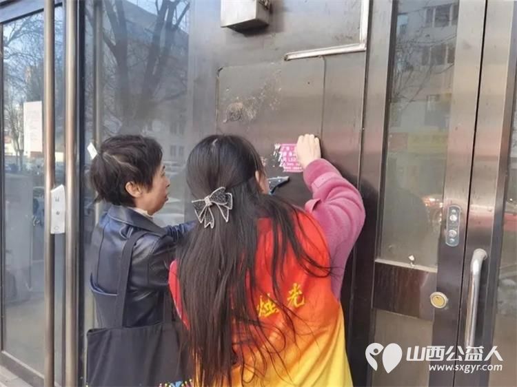 学雷锋践行动太原市烛光志愿服务中心志愿者清理城市牛皮癣助力杏花岭区大东关街北社区铲除小广告创城美化家园 - 第5张 - 山西公益人 学雷锋践行动太原市烛光志愿服务中心志愿者清理城市牛皮癣助力杏花岭区大东关街北社区铲除小广告创城美化家园 - 第5张