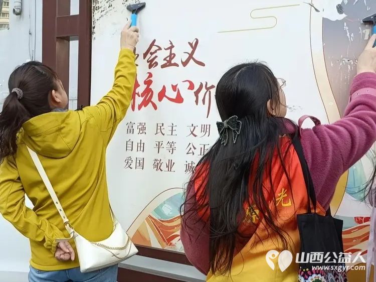 学雷锋践行动太原市烛光志愿服务中心志愿者清理城市牛皮癣助力杏花岭区大东关街北社区铲除小广告创城美化家园 - 第3张 - 山西公益人 学雷锋践行动太原市烛光志愿服务中心志愿者清理城市牛皮癣助力杏花岭区大东关街北社区铲除小广告创城美化家园 - 第3张