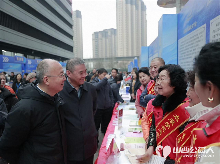 借力3.15消费维权日食安伴我行活动启动 太原学花志愿服务中心走进太原市肉联厂参与山西省主办的重拳护民生消费享安心主题行动以志愿之力深耕食品安全宣传 - 第7张