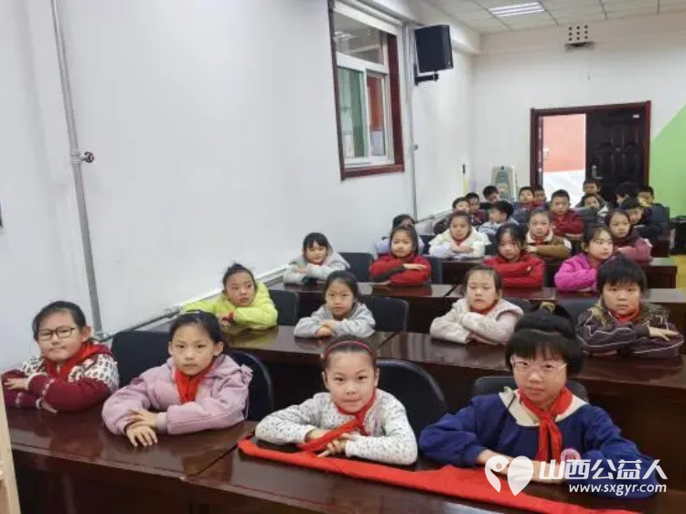 薪火映童心雷锋精神润校园——太原市文新小学开展雷锋精神主题宣讲活动 雷锋宣讲团山西分团曹团长田教授谢秘书长带着对雷锋精神的传承与坚守为孩子们送来精神滋养 - 第12张