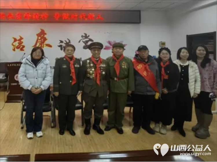 薪火映童心雷锋精神润校园——太原市文新小学开展雷锋精神主题宣讲活动 雷锋宣讲团山西分团曹团长田教授谢秘书长带着对雷锋精神的传承与坚守为孩子们送来精神滋养 - 第14张