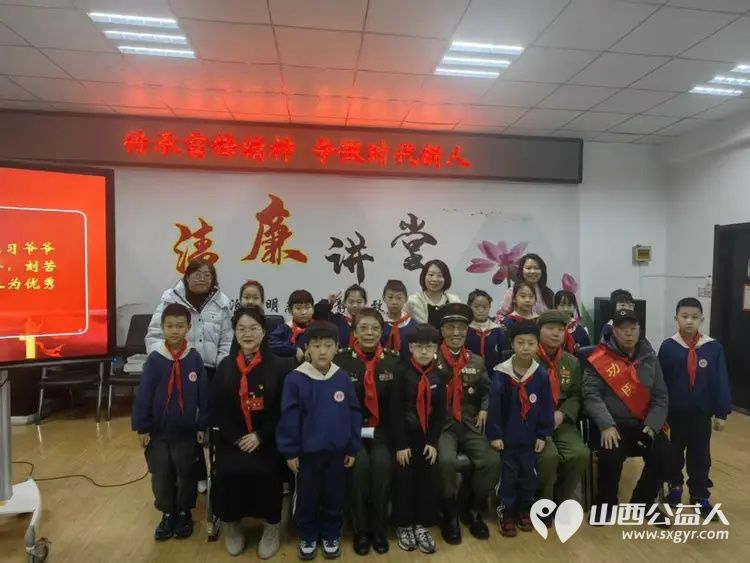 薪火映童心雷锋精神润校园——太原市文新小学开展雷锋精神主题宣讲活动 雷锋宣讲团山西分团曹团长田教授谢秘书长带着对雷锋精神的传承与坚守为孩子们送来精神滋养 - 第1张