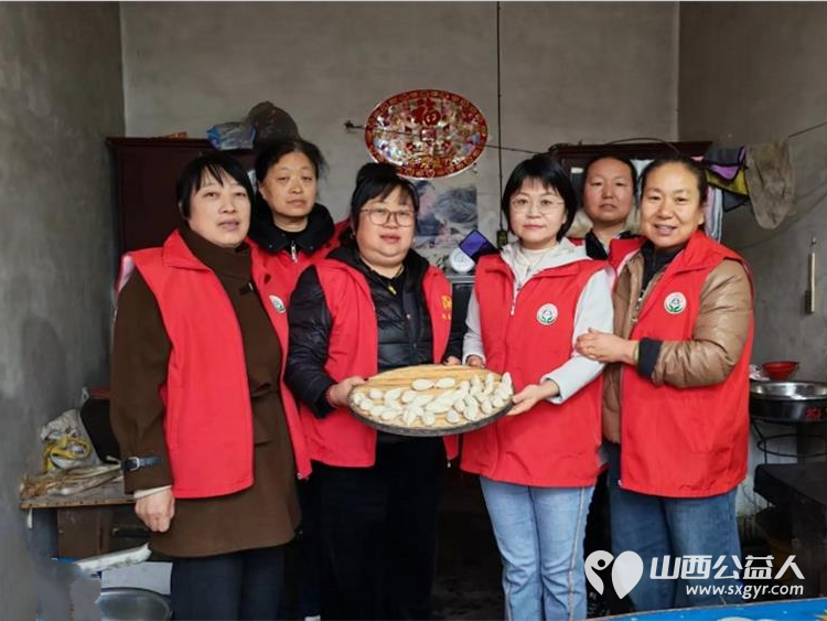 介休市敬老协会志愿者走进义安镇降家寨村入户81岁特困李基栋老人家为老人打扫室内外卫生做饭包饺子为老人送去牛奶一箱 - 第5张