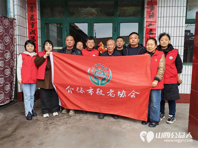 介休市敬老协会志愿者走进义安镇洪湘村入户83岁特困郭士亿老人家为老人打扫室内外卫生理发做饭包饺子为每位老人送去牛奶一箱 - 第1张