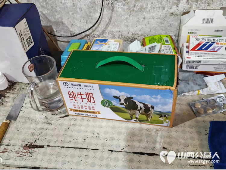 介休市敬老协会志愿者走进义安镇洪湘村入户83岁特困郭士亿老人家为老人打扫室内外卫生理发做饭包饺子为每位老人送去牛奶一箱 - 第10张