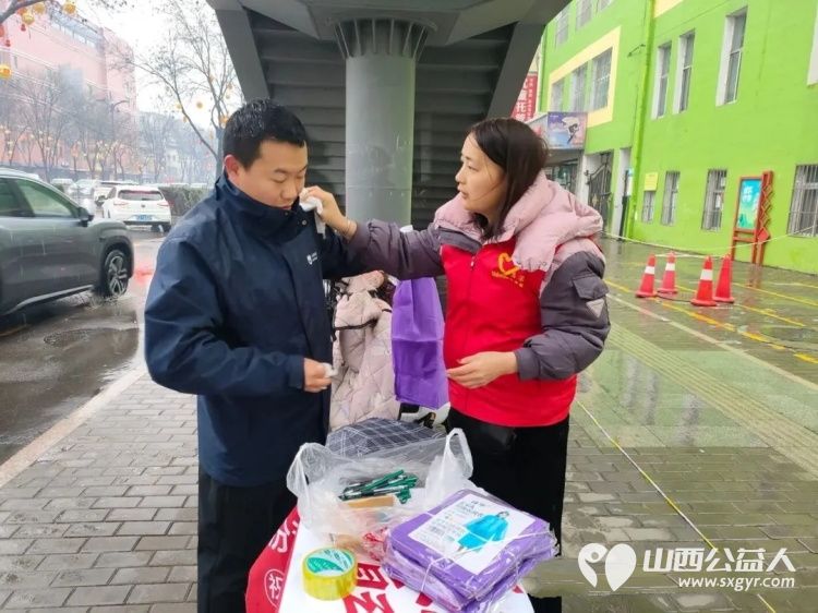 当省考遇见初雪志愿红成了最温柔的雪中人----风雪护考路志愿暖人心吕梁市离石区青年志愿者协会奔赴10个省考考点用坚守与奉献为广大考生筑起一道温暖的护航防线 - 第18张