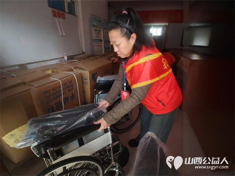 浑源爱心公益项目启动 浑源县残联为困难残疾人集中发放轮椅44辆防褥疮气床垫28床坐便椅26把解决困难残疾人的实际问题浑源县残志协志愿者参加了活动 - 第18张 - 山西公益人 浑源爱心公益项目启动 浑源县残联为困难残疾人集中发放轮椅44辆防褥疮气床垫28床坐便椅26把解决困难残疾人的实际问题浑源县残志协志愿者参加了活动 - 第18张