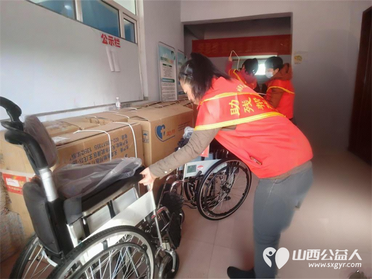 浑源爱心公益项目启动 浑源县残联为困难残疾人集中发放轮椅44辆防褥疮气床垫28床坐便椅26把解决困难残疾人的实际问题浑源县残志协志愿者参加了活动 - 第16张 - 山西公益人 浑源爱心公益项目启动 浑源县残联为困难残疾人集中发放轮椅44辆防褥疮气床垫28床坐便椅26把解决困难残疾人的实际问题浑源县残志协志愿者参加了活动 - 第16张