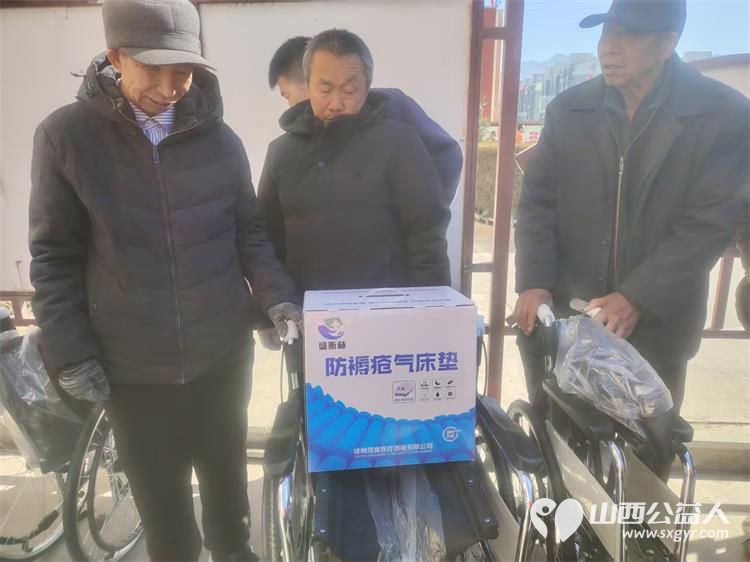 浑源爱心公益项目启动 浑源县残联为困难残疾人集中发放轮椅44辆防褥疮气床垫28床坐便椅26把解决困难残疾人的实际问题浑源县残志协志愿者参加了活动 - 第6张 - 山西公益人 浑源爱心公益项目启动 浑源县残联为困难残疾人集中发放轮椅44辆防褥疮气床垫28床坐便椅26把解决困难残疾人的实际问题浑源县残志协志愿者参加了活动 - 第6张