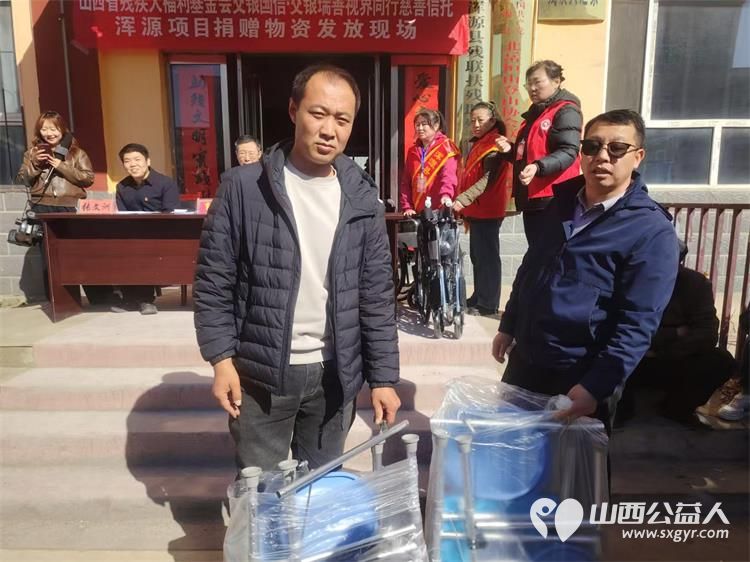 浑源爱心公益项目启动 浑源县残联为困难残疾人集中发放轮椅44辆防褥疮气床垫28床坐便椅26把解决困难残疾人的实际问题浑源县残志协志愿者参加了活动 - 第14张 - 山西公益人 浑源爱心公益项目启动 浑源县残联为困难残疾人集中发放轮椅44辆防褥疮气床垫28床坐便椅26把解决困难残疾人的实际问题浑源县残志协志愿者参加了活动 - 第14张