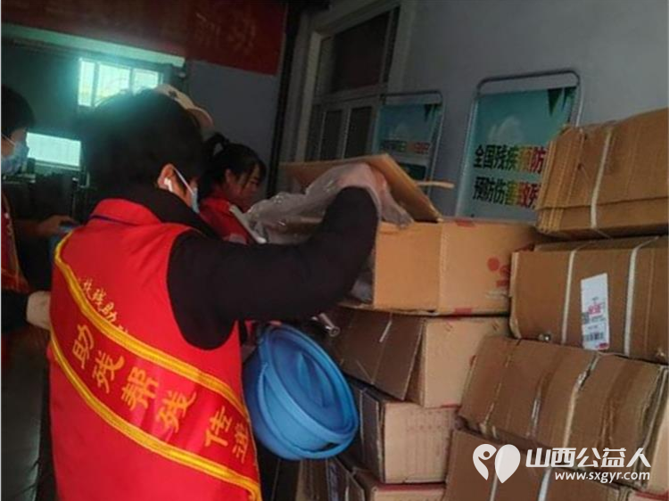 浑源爱心公益项目启动 浑源县残联为困难残疾人集中发放轮椅44辆防褥疮气床垫28床坐便椅26把解决困难残疾人的实际问题浑源县残志协志愿者参加了活动 - 第15张 - 山西公益人 浑源爱心公益项目启动 浑源县残联为困难残疾人集中发放轮椅44辆防褥疮气床垫28床坐便椅26把解决困难残疾人的实际问题浑源县残志协志愿者参加了活动 - 第15张