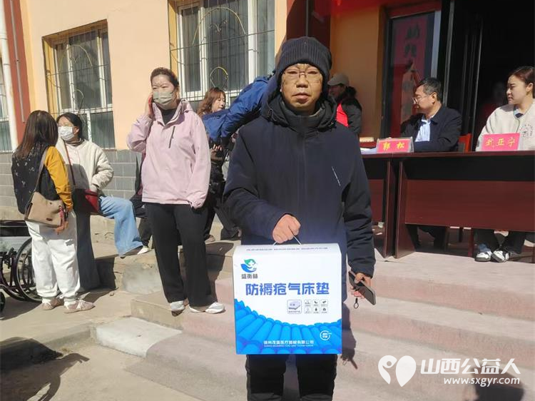 浑源爱心公益项目启动 浑源县残联为困难残疾人集中发放轮椅44辆防褥疮气床垫28床坐便椅26把解决困难残疾人的实际问题浑源县残志协志愿者参加了活动 - 第7张 - 山西公益人 浑源爱心公益项目启动 浑源县残联为困难残疾人集中发放轮椅44辆防褥疮气床垫28床坐便椅26把解决困难残疾人的实际问题浑源县残志协志愿者参加了活动 - 第7张