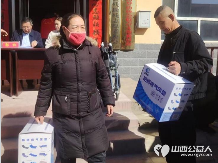 浑源爱心公益项目启动 浑源县残联为困难残疾人集中发放轮椅44辆防褥疮气床垫28床坐便椅26把解决困难残疾人的实际问题浑源县残志协志愿者参加了活动 - 第10张 - 山西公益人 浑源爱心公益项目启动 浑源县残联为困难残疾人集中发放轮椅44辆防褥疮气床垫28床坐便椅26把解决困难残疾人的实际问题浑源县残志协志愿者参加了活动 - 第10张