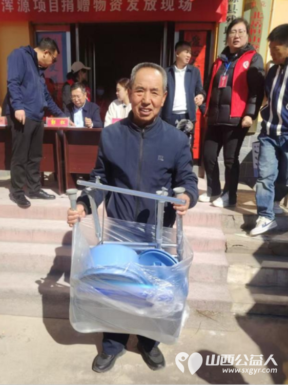 浑源爱心公益项目启动 浑源县残联为困难残疾人集中发放轮椅44辆防褥疮气床垫28床坐便椅26把解决困难残疾人的实际问题浑源县残志协志愿者参加了活动 - 第46张 - 山西公益人 浑源爱心公益项目启动 浑源县残联为困难残疾人集中发放轮椅44辆防褥疮气床垫28床坐便椅26把解决困难残疾人的实际问题浑源县残志协志愿者参加了活动 - 第46张