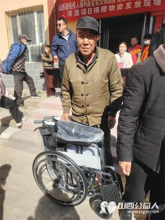 浑源爱心公益项目启动 浑源县残联为困难残疾人集中发放轮椅44辆防褥疮气床垫28床坐便椅26把解决困难残疾人的实际问题浑源县残志协志愿者参加了活动 - 第36张 - 山西公益人 浑源爱心公益项目启动 浑源县残联为困难残疾人集中发放轮椅44辆防褥疮气床垫28床坐便椅26把解决困难残疾人的实际问题浑源县残志协志愿者参加了活动 - 第36张