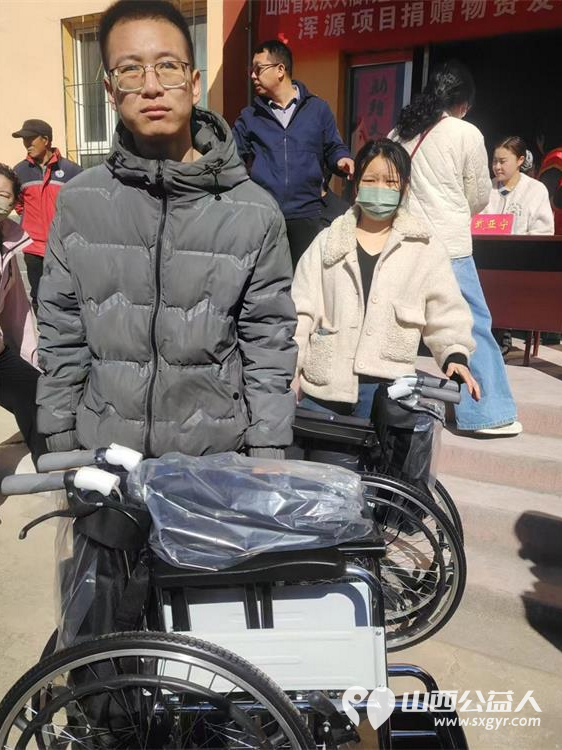 浑源爱心公益项目启动 浑源县残联为困难残疾人集中发放轮椅44辆防褥疮气床垫28床坐便椅26把解决困难残疾人的实际问题浑源县残志协志愿者参加了活动 - 第34张 - 山西公益人 浑源爱心公益项目启动 浑源县残联为困难残疾人集中发放轮椅44辆防褥疮气床垫28床坐便椅26把解决困难残疾人的实际问题浑源县残志协志愿者参加了活动 - 第34张