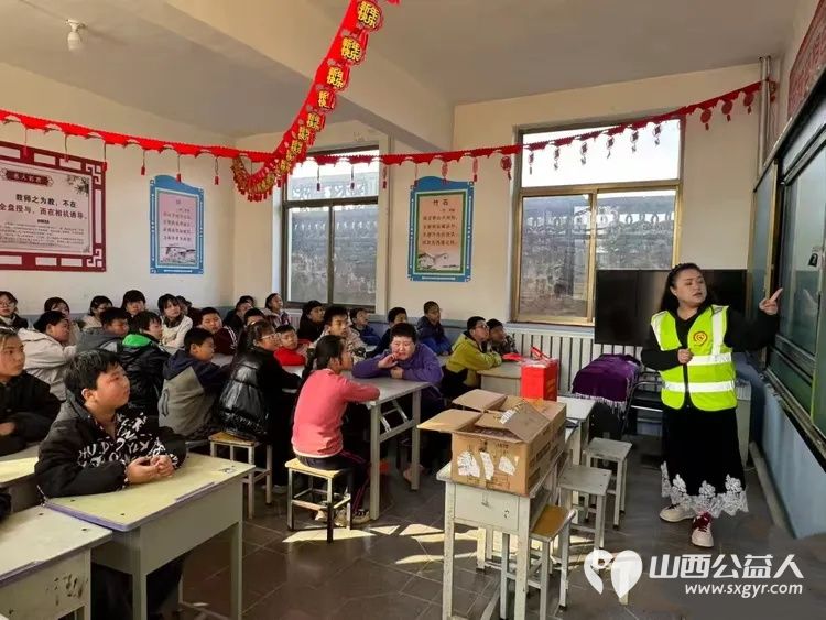 “益”起护齿点亮孩子微笑未来 文水县爱心帮扶志愿者协会走进西宜亭学校为乡村儿童普及口腔健康知识守护孩子们的牙齿健康与纯真笑容 - 第2张