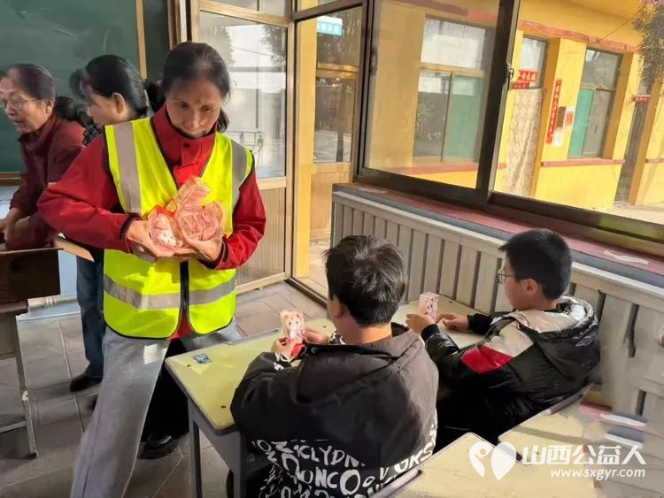 “益”起护齿点亮孩子微笑未来 文水县爱心帮扶志愿者协会走进西宜亭学校为乡村儿童普及口腔健康知识守护孩子们的牙齿健康与纯真笑容 - 第6张