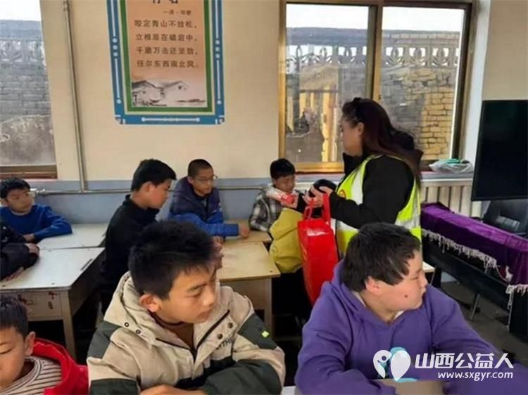 “益”起护齿点亮孩子微笑未来 文水县爱心帮扶志愿者协会走进西宜亭学校为乡村儿童普及口腔健康知识守护孩子们的牙齿健康与纯真笑容 - 第4张