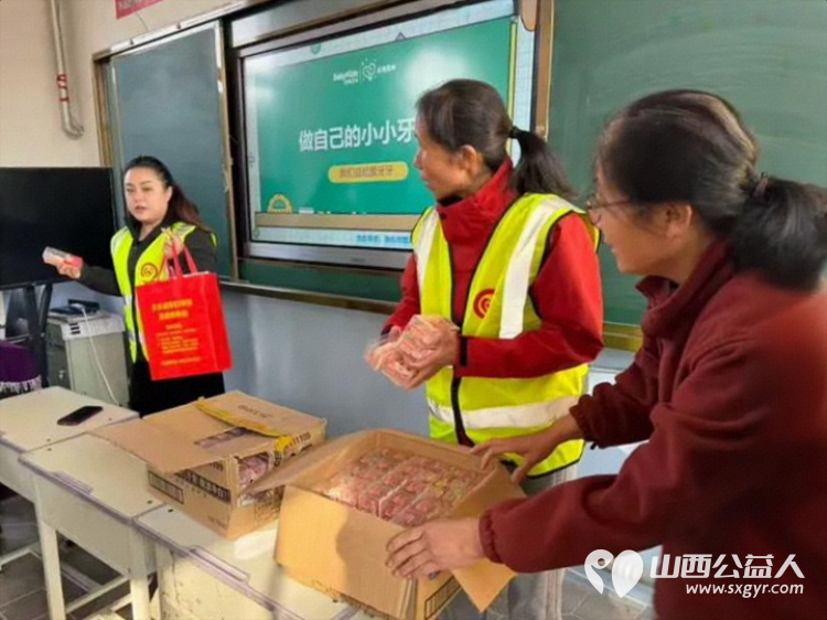 “益”起护齿点亮孩子微笑未来 文水县爱心帮扶志愿者协会走进西宜亭学校为乡村儿童普及口腔健康知识守护孩子们的牙齿健康与纯真笑容 - 第5张