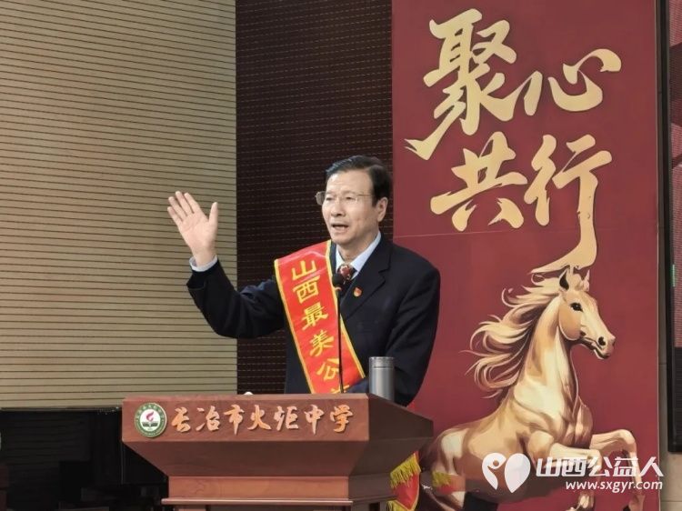 传承雷锋精神汲取奋进力量----长治市火炬中学邀请山西省学雷锋道德模范志愿服务先进事迹巡讲团刘建成、武钢做学雷锋道德模范先进事迹报告 - 第4张 - 山西公益人 传承雷锋精神汲取奋进力量----长治市火炬中学邀请山西省学雷锋道德模范志愿服务先进事迹巡讲团刘建成、武钢做学雷锋道德模范先进事迹报告 - 第4张